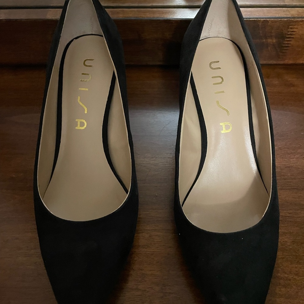Unisa Black Suede Heels